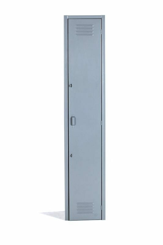 Locker metálico de una puerta gris: vista frontal, puerta cerrada, fotografía real del catálogo